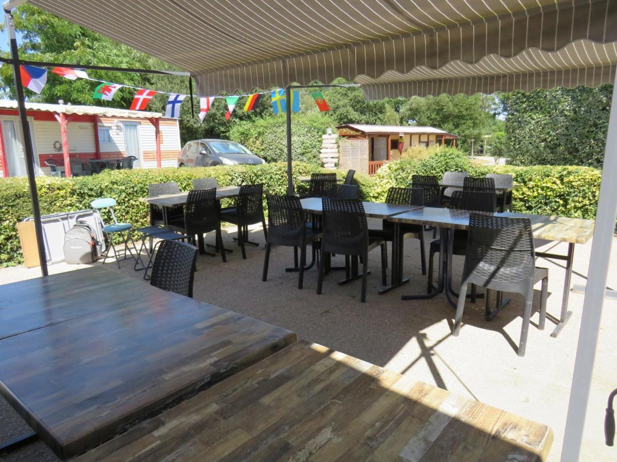 Camping Les P'Tites Maisons Dans La Prairie Sallertaine Exterior foto